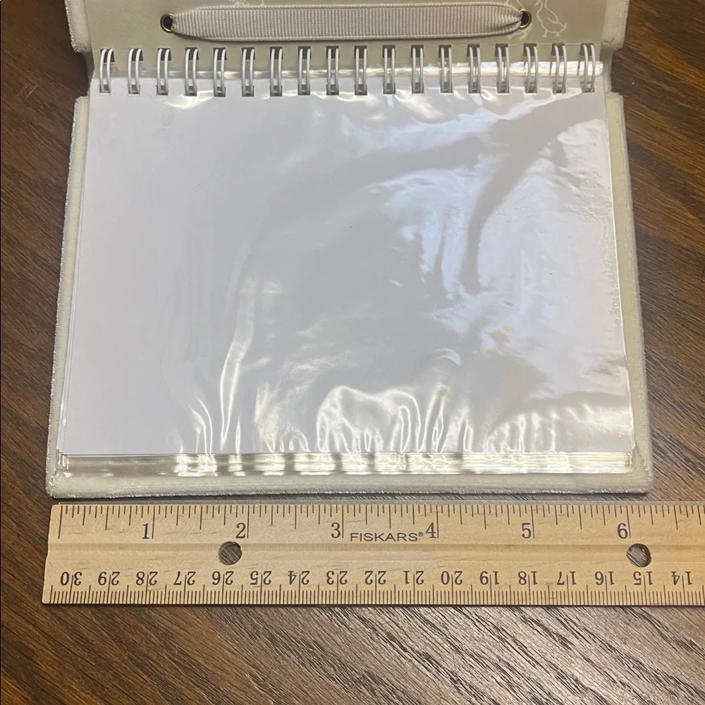 Small Wonders Pooh/PigletPhoto Album - Hallmark - 12 double sided pages - Picture 4 of 5